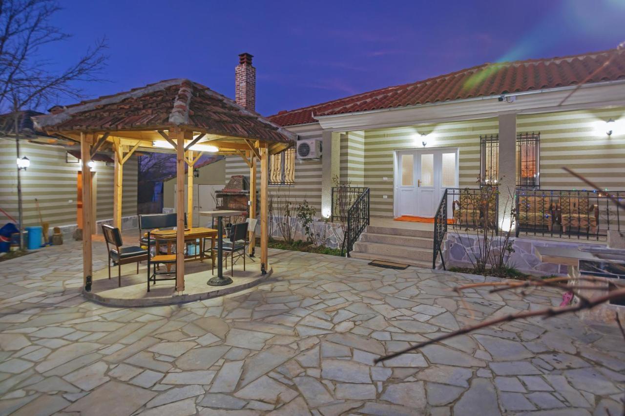 Vila 1 Korce Exterior foto